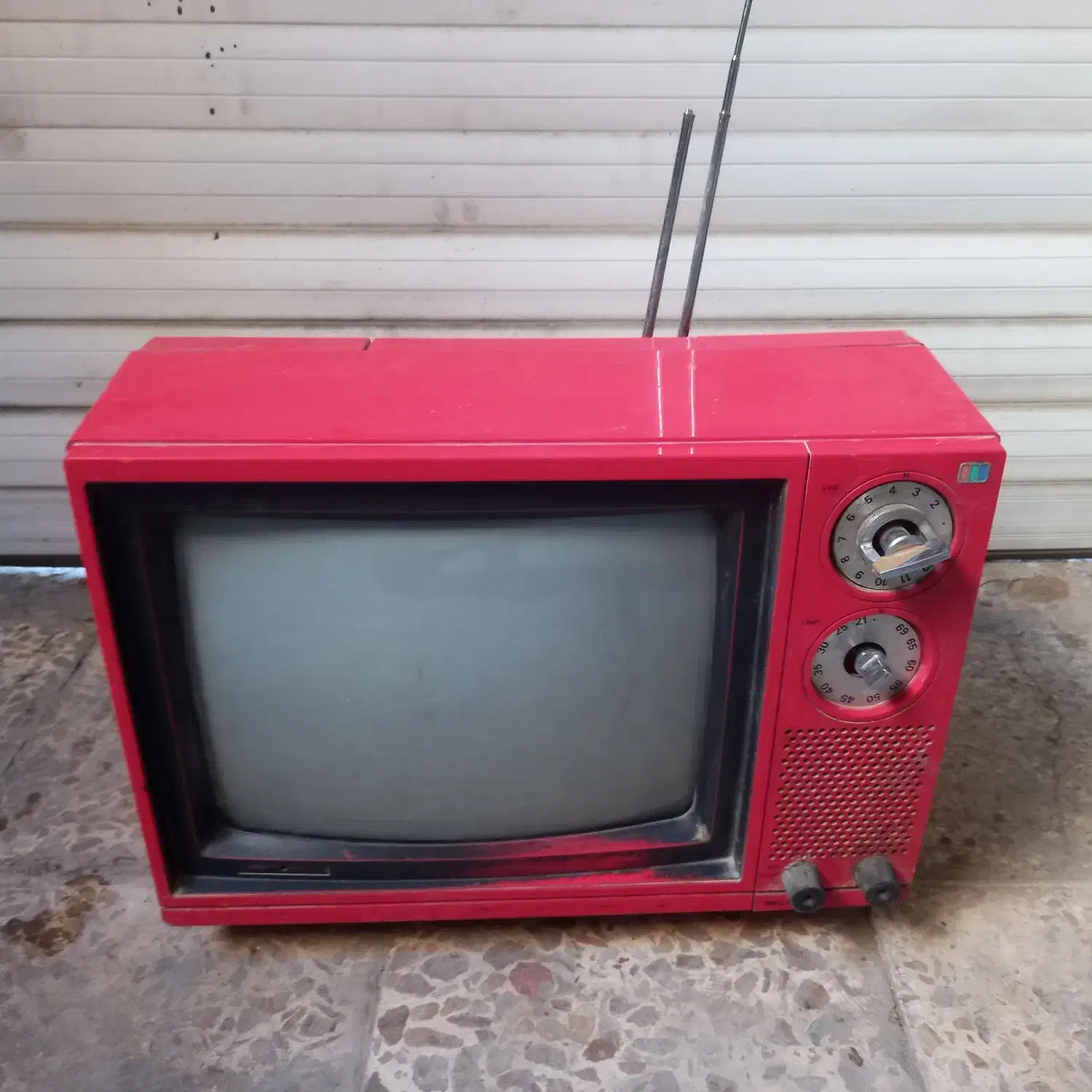 تلونیون دکوری قرمز  داخل نداره ولی سالم|تلویزیون و پروژکتور|پاکدشت, پاکدشت (مامازند)|دیوار