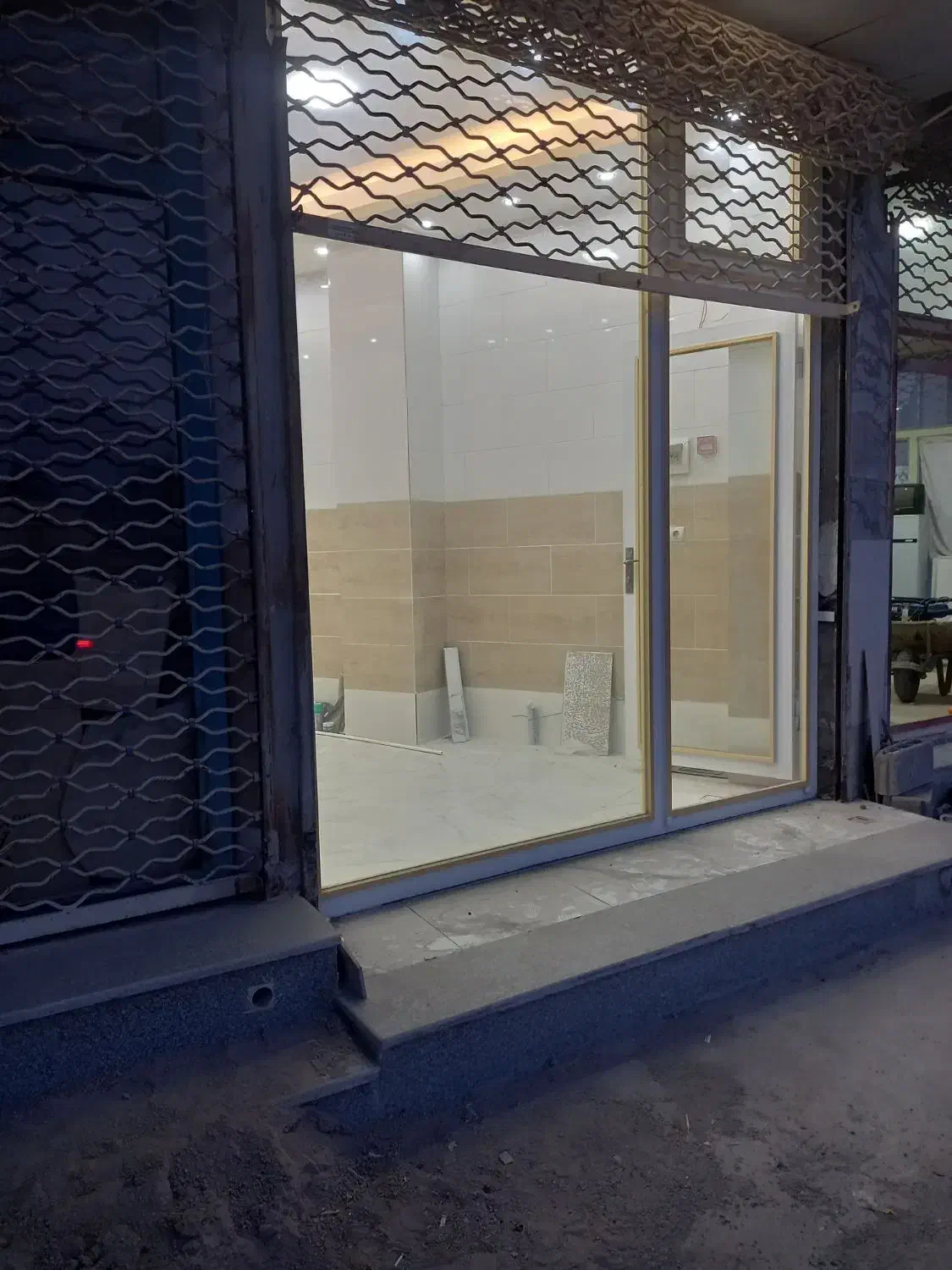 یکباب مغازه با سند ششدانگ تجاری|فروش مغازه و غرفه|آذرشهر, |دیوار