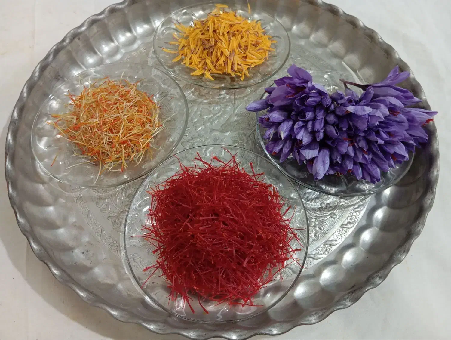 خرید و فروش نگین زعفران و ریشه|عمده‌فروشی|مشهد, کارمندان دوم|دیوار