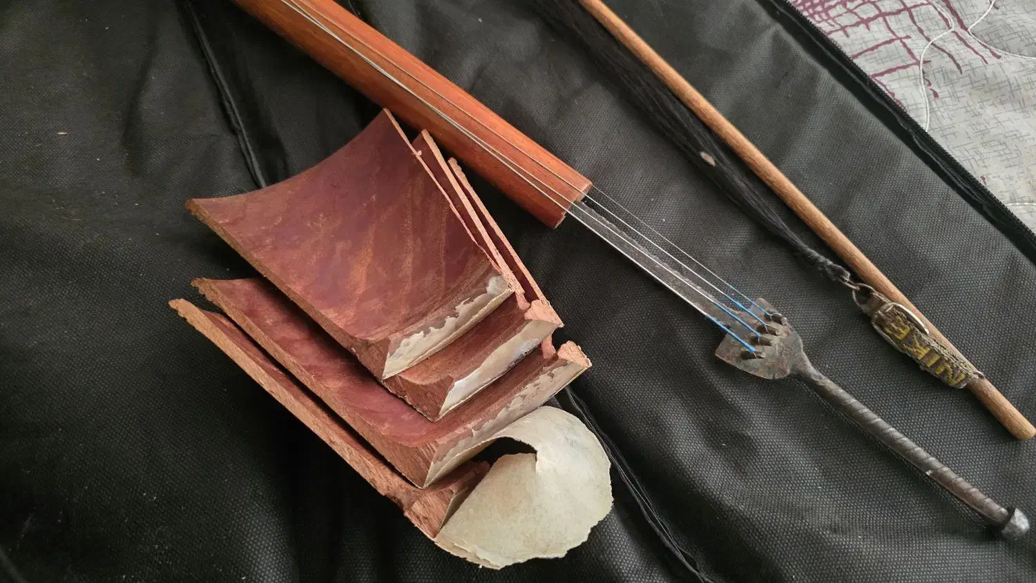 کمانچه دستساز و عتیقه|سازهای سنتی|ری, علایین|دیوار