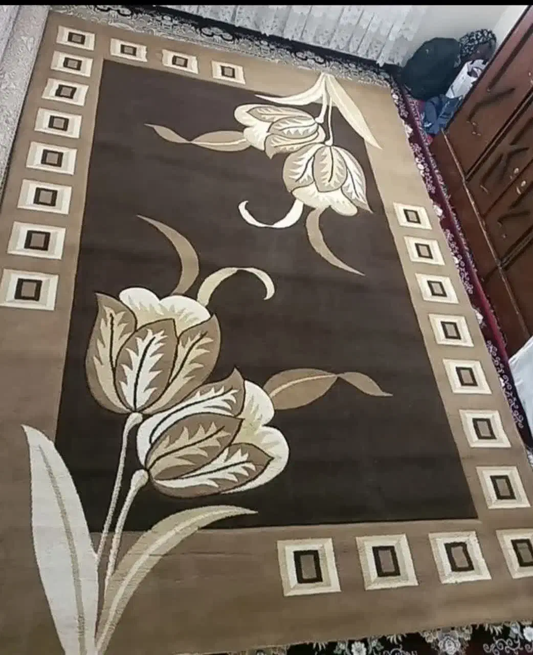 فرش کرم در حد نو|فرش|بروجرد, |دیوار