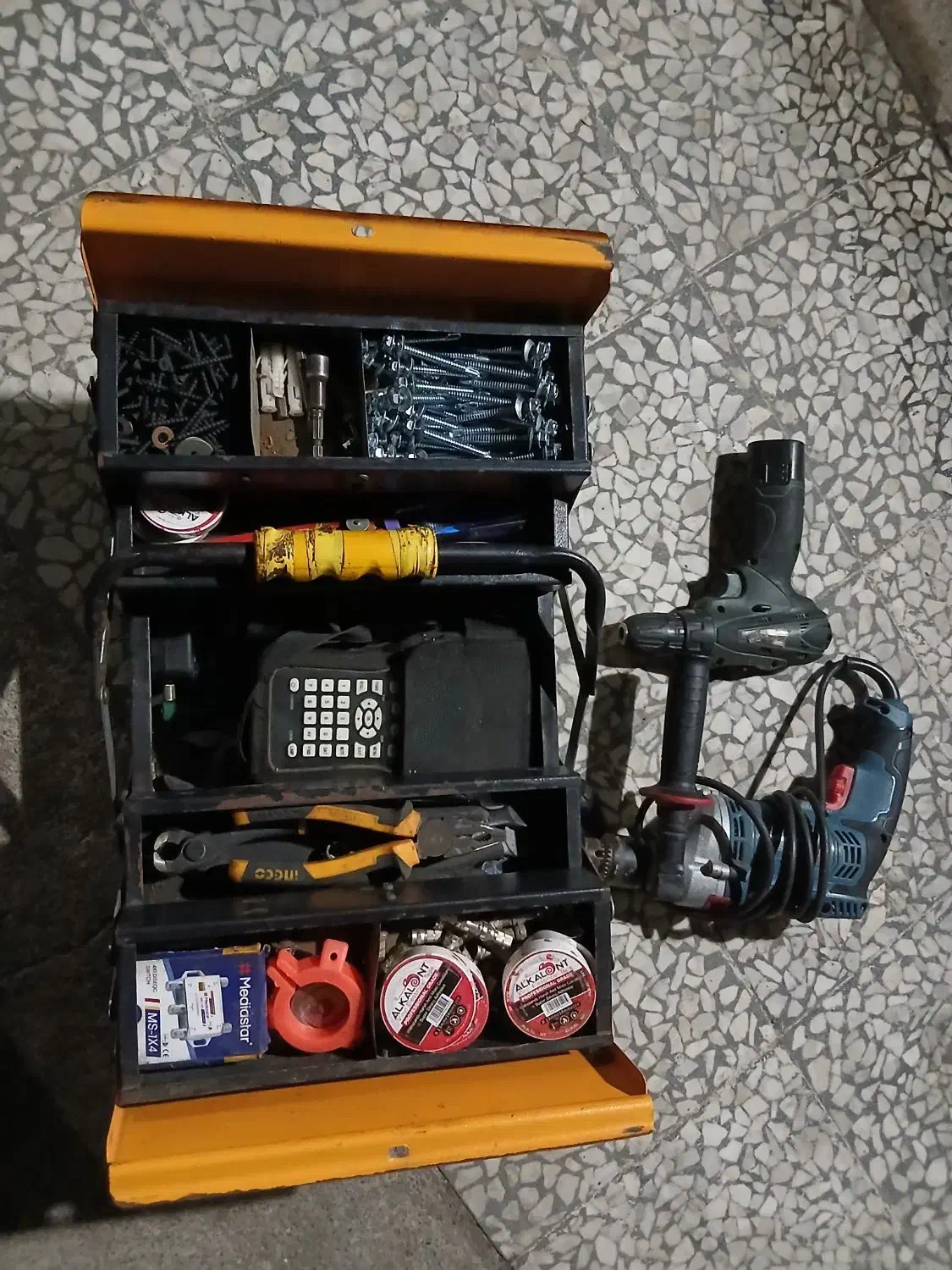 نصب انواع آنتن های دیجیتال ایرانی و خارجی|خدمات پیشه و مهارت|رشت, یخسازی|دیوار