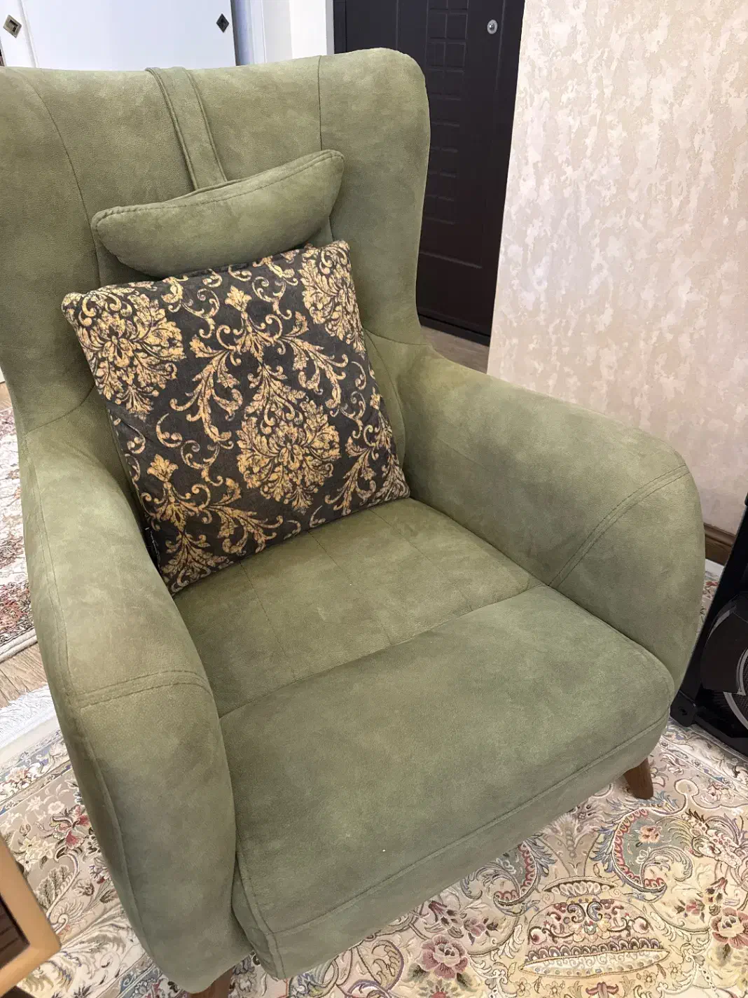 نیم ست راحتی در حد نو به همراه میز و کنسول|مبلمان خانگی و میز عسلی|کرج, مهرویلا شمالی|دیوار