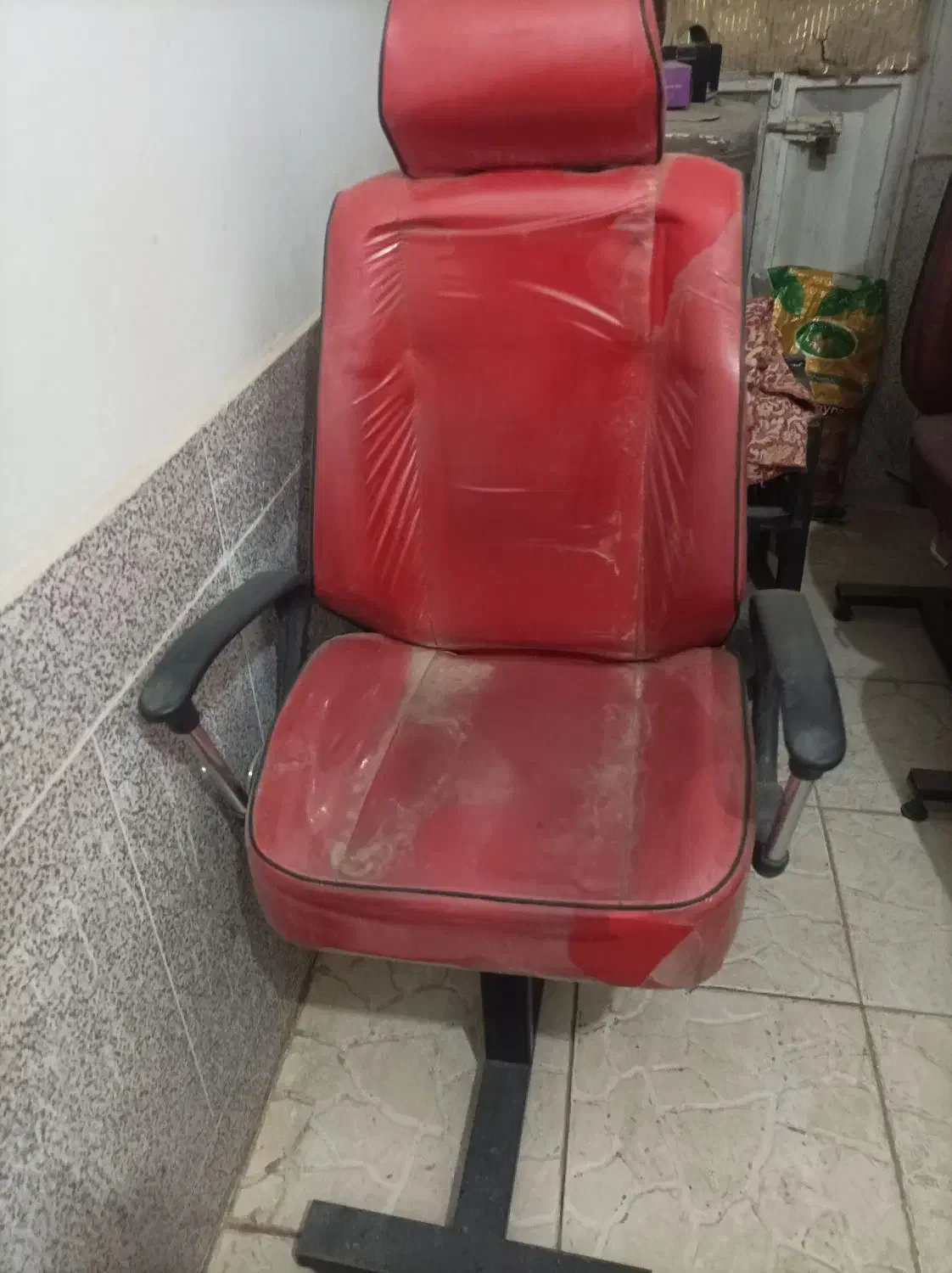 صندلی و سرشور|آرایشگاه و سالنهای زیبایی|تربت جام, شهرک معلم|دیوار