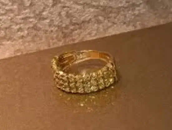یک انگشتر طلا گم کردم|اشیا|قم, دورشهر|دیوار