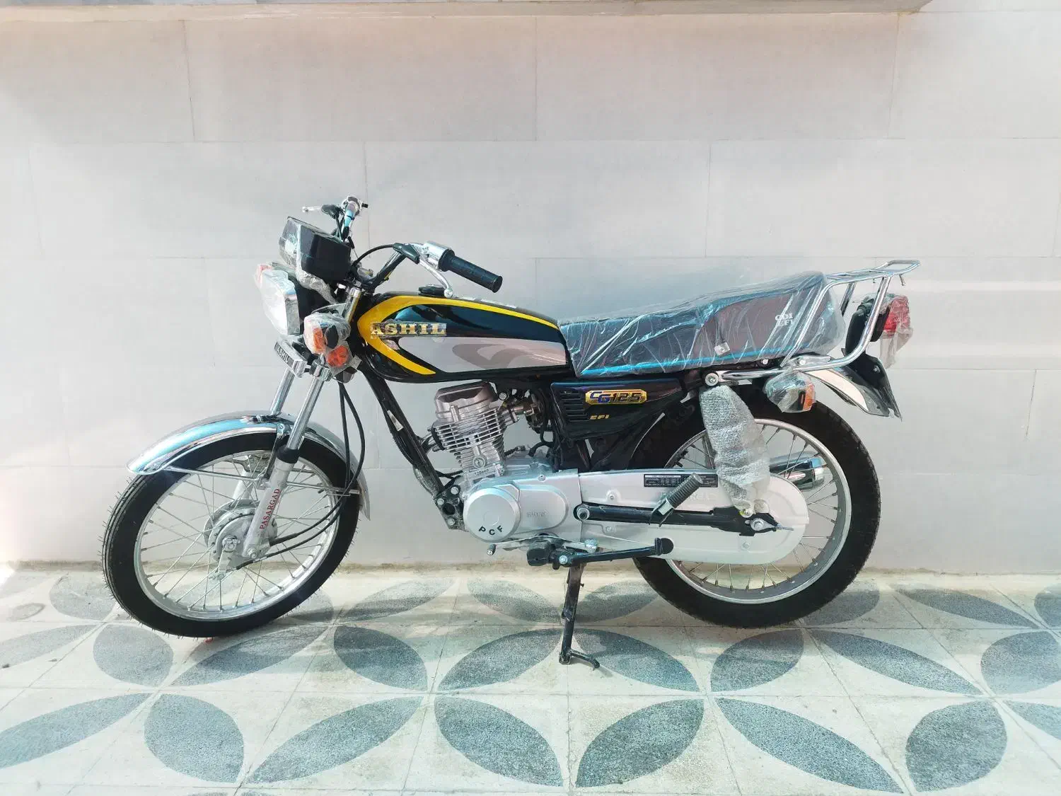 هندا آشیل|موتورسیکلت|شیراز, دست خضر|دیوار