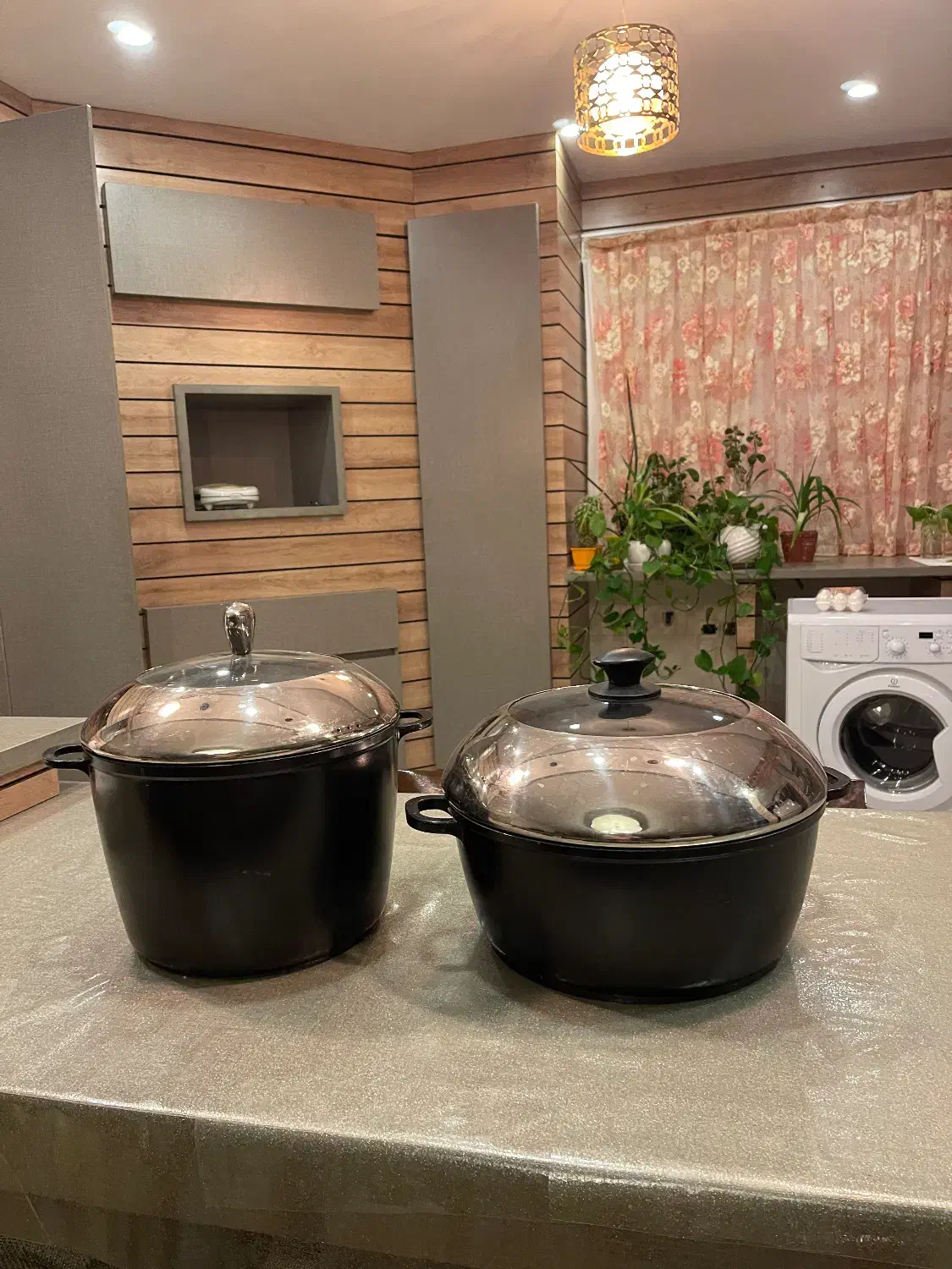 قابلمه بزرگ چدن|ظروف پخت‌وپز|کرمانشاه, |دیوار