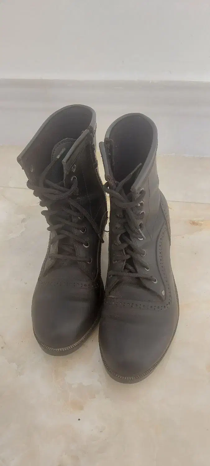 نیم بوت دخترانه شیک وسالم و جنس عالی و باکیفیت|کیف، کفش، کمربند|دورود, |دیوار