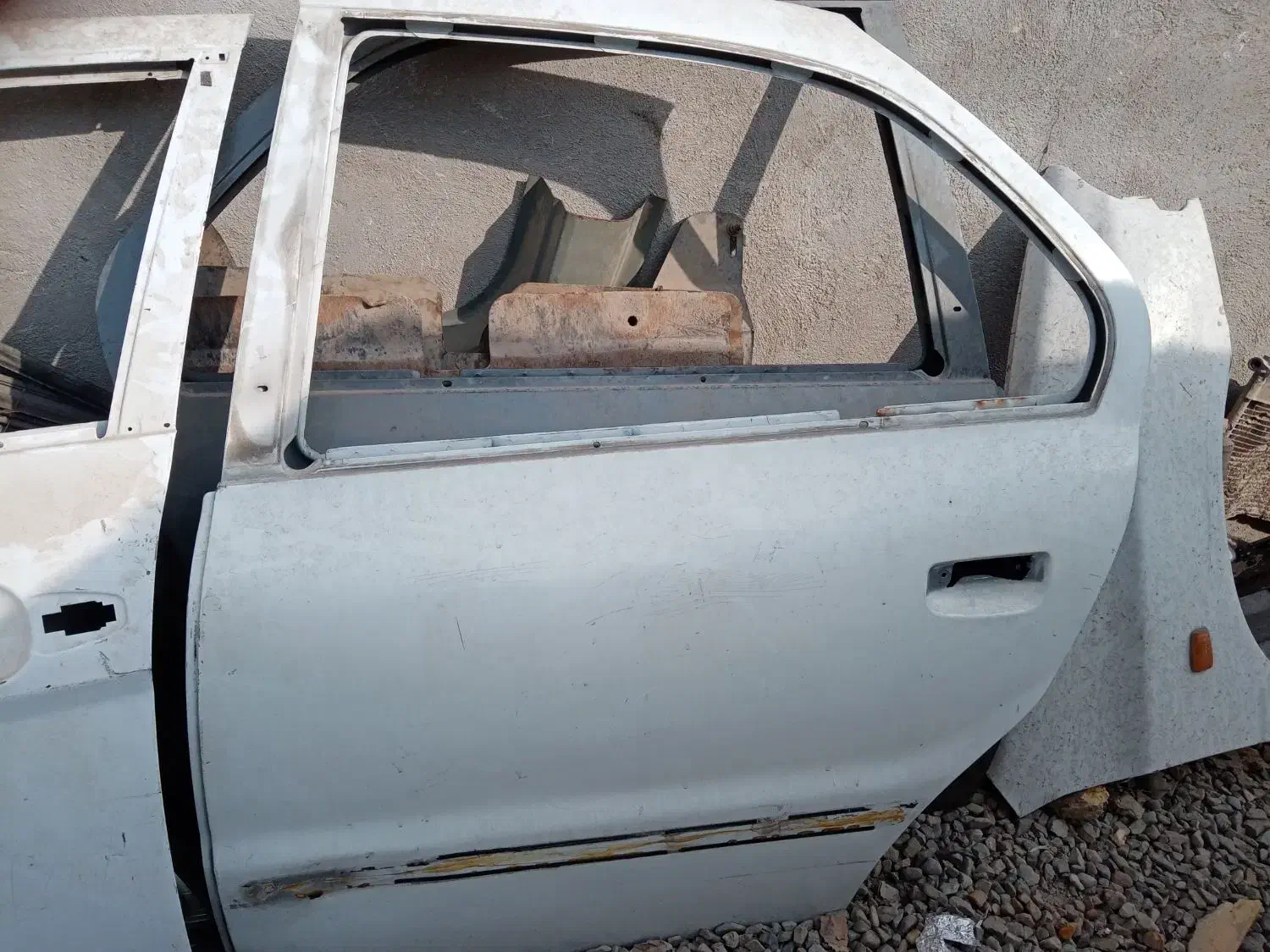 چند عدد گلگیر وچند عدد درب خودرو|قطعات یدکی و لوازم جانبی|اسلامشهر, شهرک مهدیه|دیوار