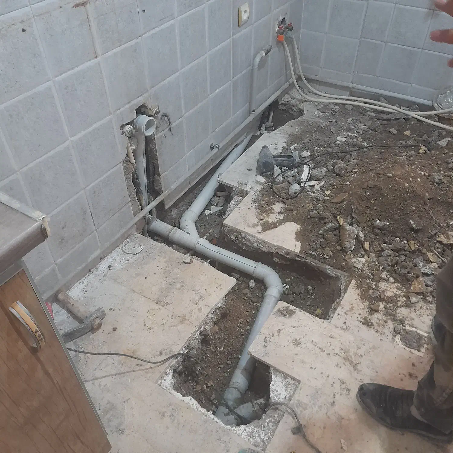 نشت یابی لوله کش لوله بازکن تشخیص ترکیدگی رطوبت نم|خدمات پیشه و مهارت|تهران, آذری|دیوار