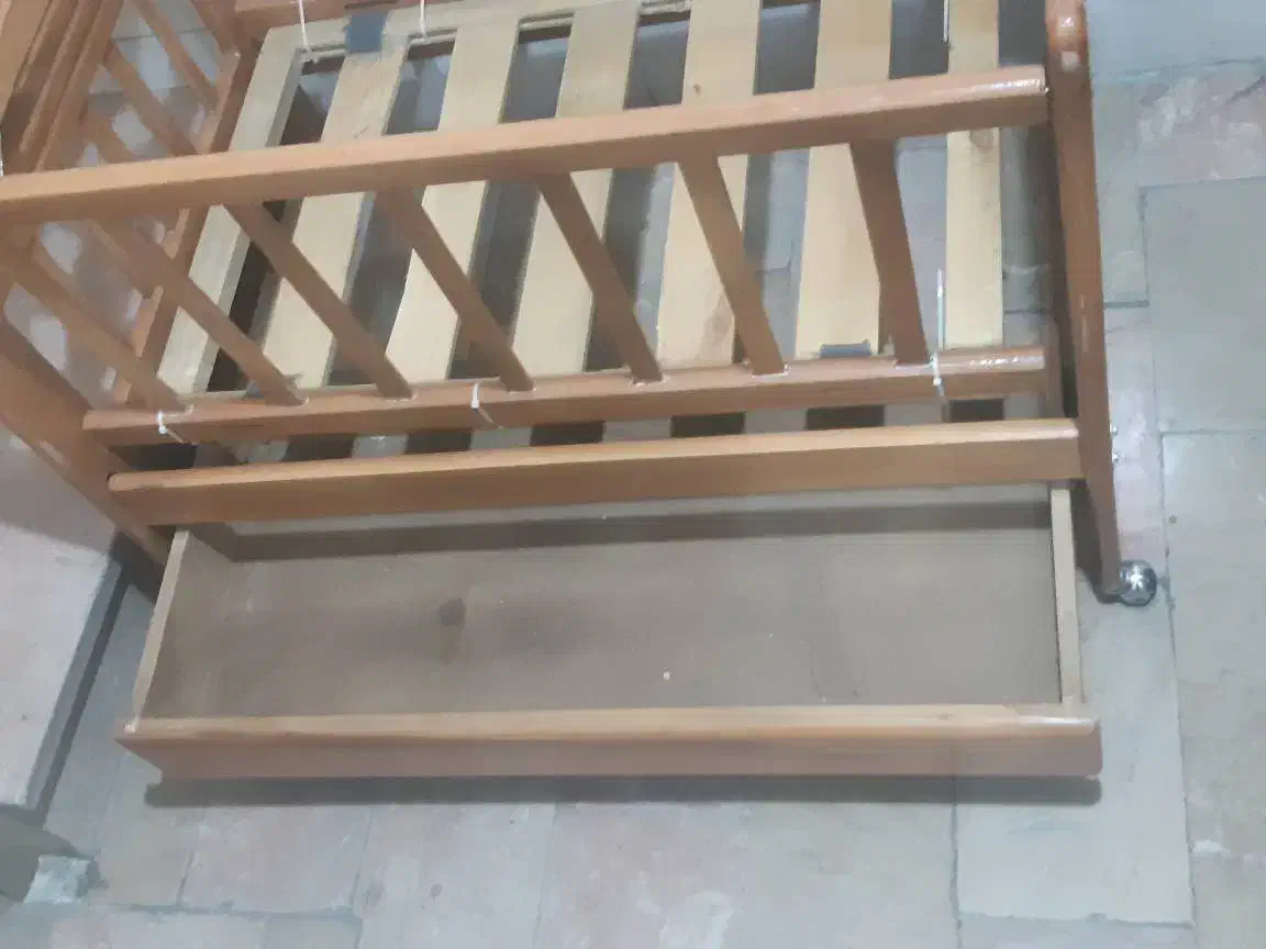 تخته کودک|تخت و صندلی بچه|ری, حمزهآباد|دیوار