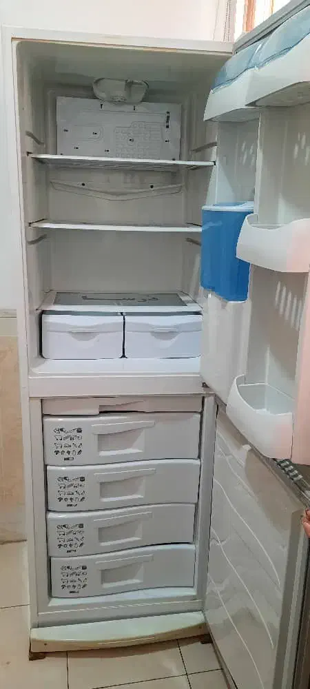 یخچال فریزر مدل دورسا سالم بدون تعمیر|یخچال و فریزر|صحنه, |دیوار