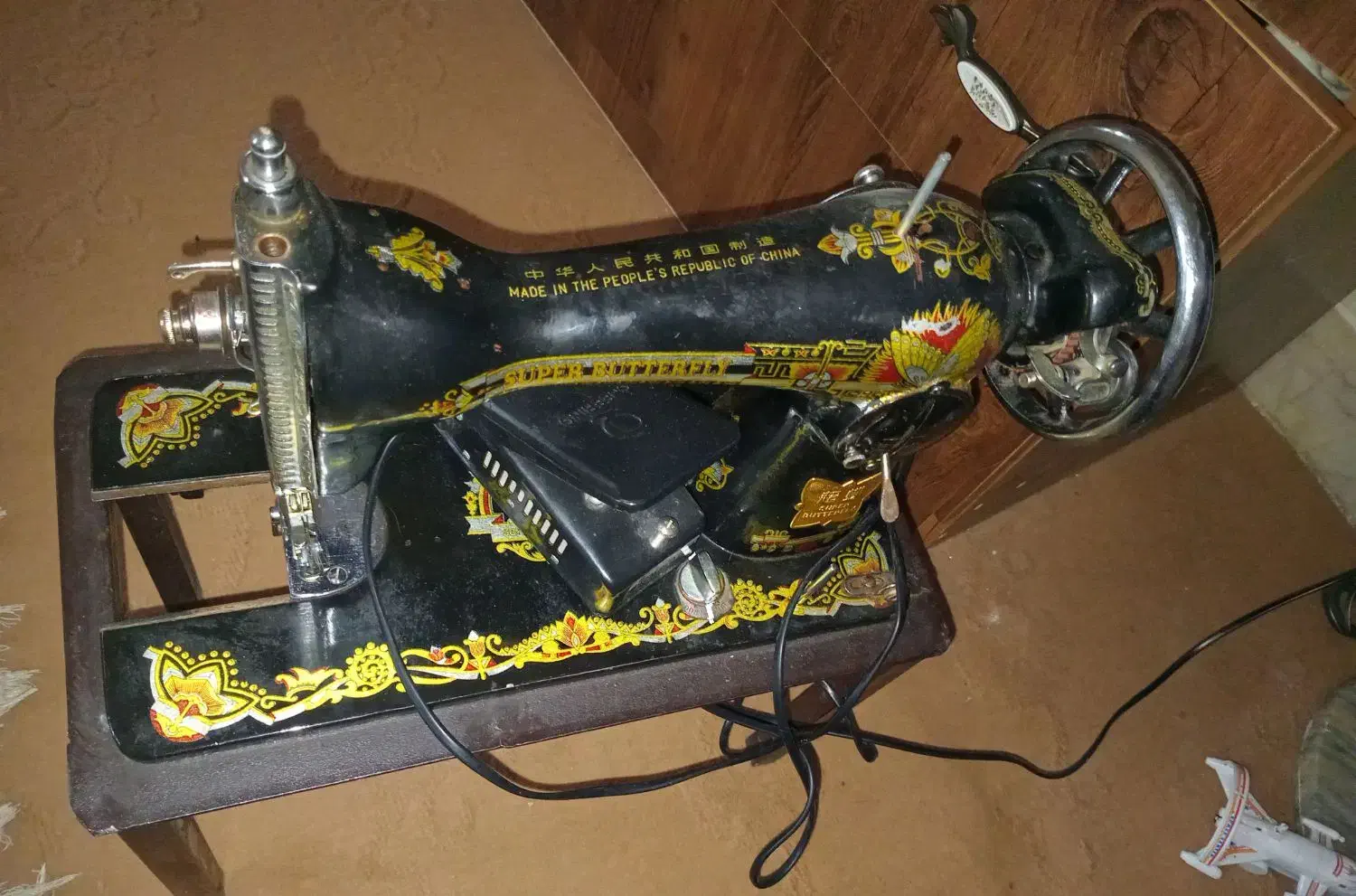 چرخ خیاطی|چرخ خیاطی و ریسندگی|الیگودرز, |دیوار