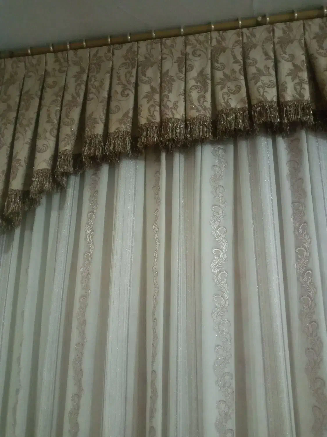 پرده|پرده، رانر، رومیزی|میانه, |دیوار