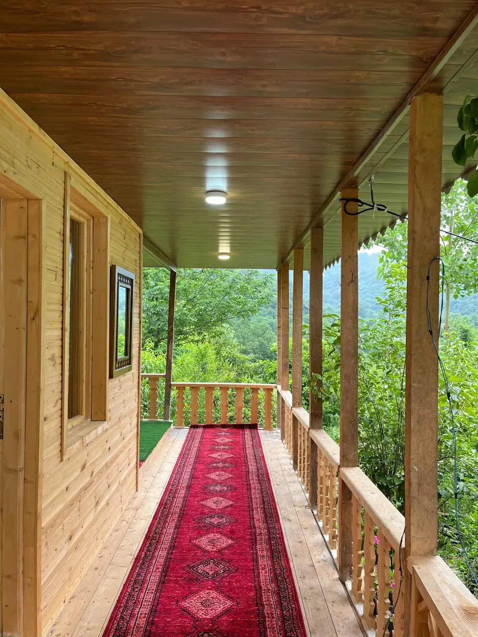 کلبه جنگلی|اجارهٔ کوتاهمدت ویلا و باغ|لاهیجان, آهندان|دیوار