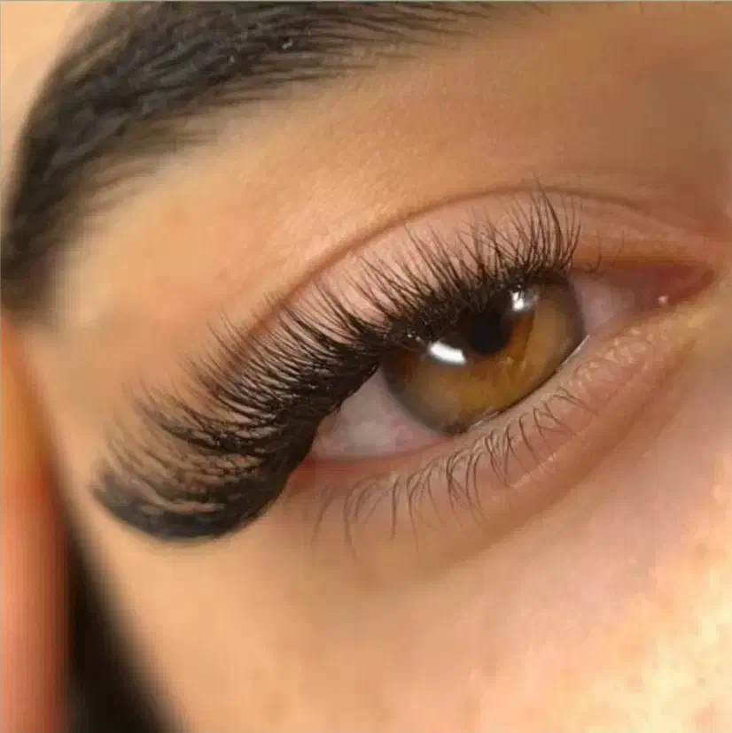 اکستیشن مژه با متریال عالی قیمت خوب|خدمات آرایشگری و زیبایی|اصفهان, پروین|دیوار