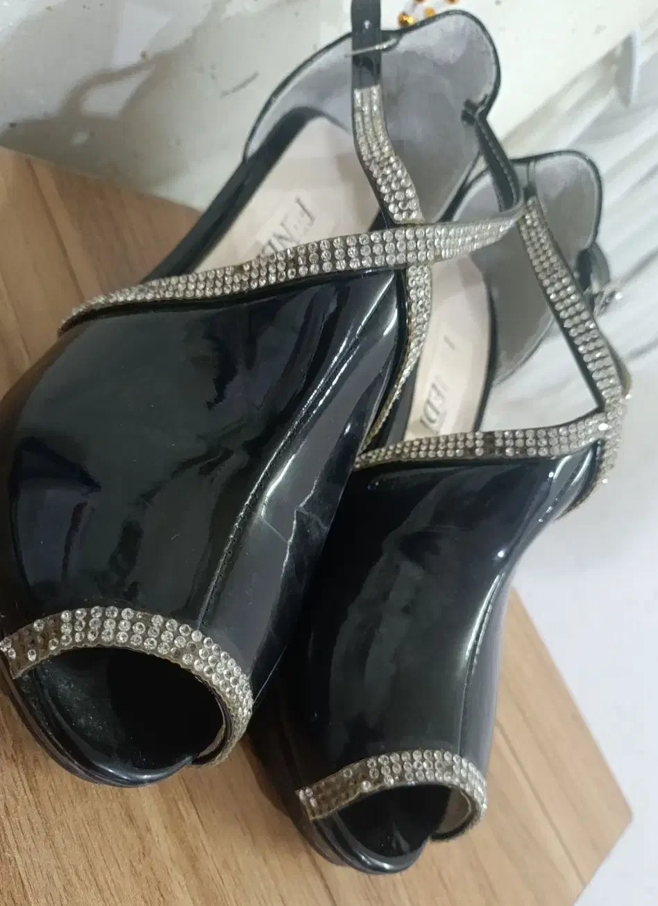 کفش مجلسی|کیف، کفش، کمربند|گلپایگان, |دیوار