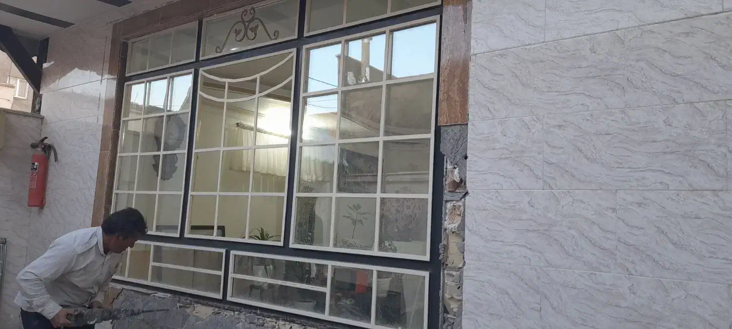 پنجره به همراه ۲ لنگه درب|مصالح و تجهیزات ساختمان|قائن, |دیوار