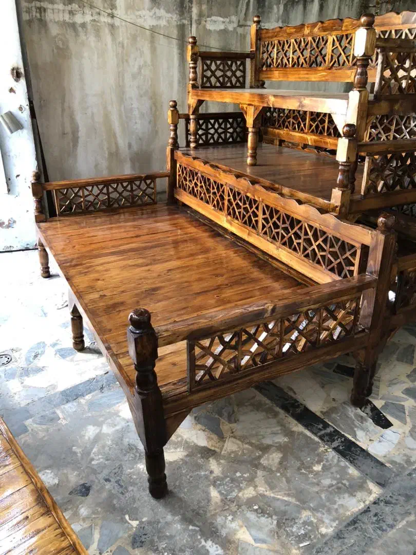 انواع تخت های سنتی در اندازه ها و شکل های مختلف|مبلمان خانگی و میز عسلی|ساری, |دیوار