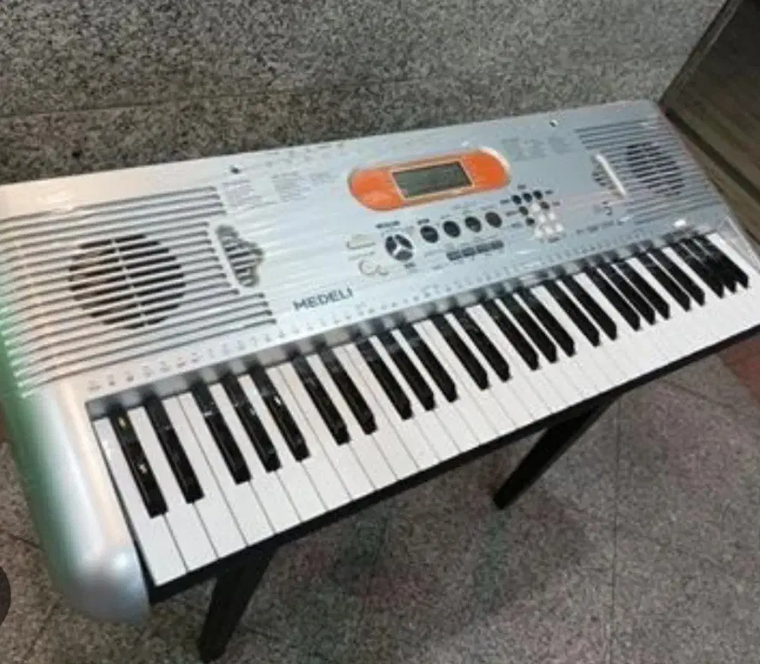 فروشی ساز تاچ دار|پیانو، کیبورد، آکاردئون|رشت, معلم|دیوار