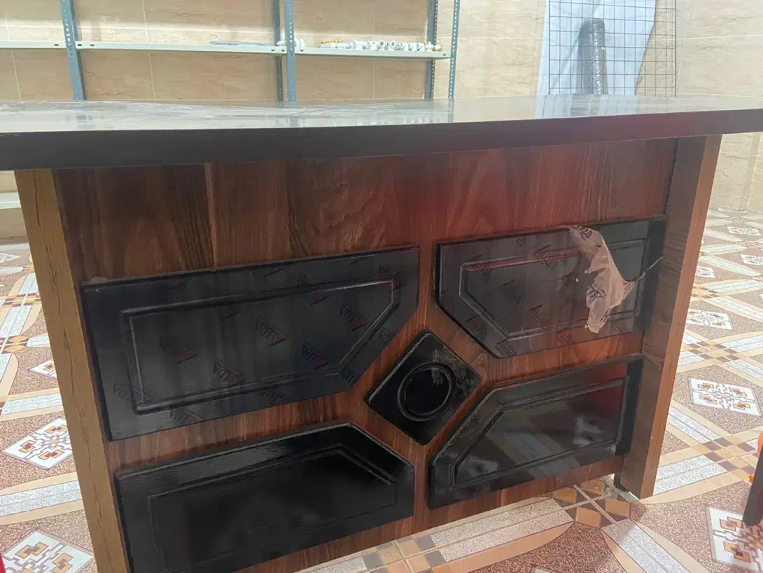 میز چوبی و میز فلزی قفسه فلزی|میز و صندلی غذاخوری|زاهدان, |دیوار