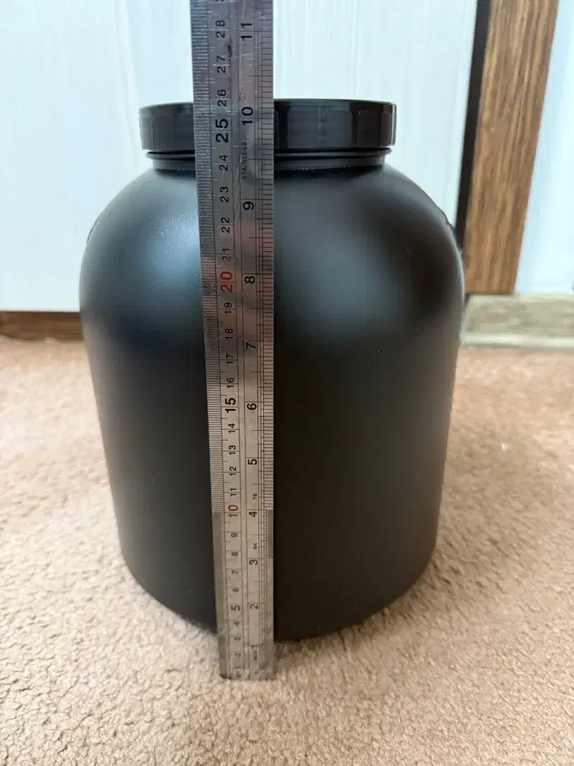 تعدادی ظرف درب دار پیچی بزرگ بهداشتی پلاستیکی|ظروف نگهدارنده، پلاستیکی، یک‌بارمصرف|نیشابور, شهرک جانبازان|دیوار