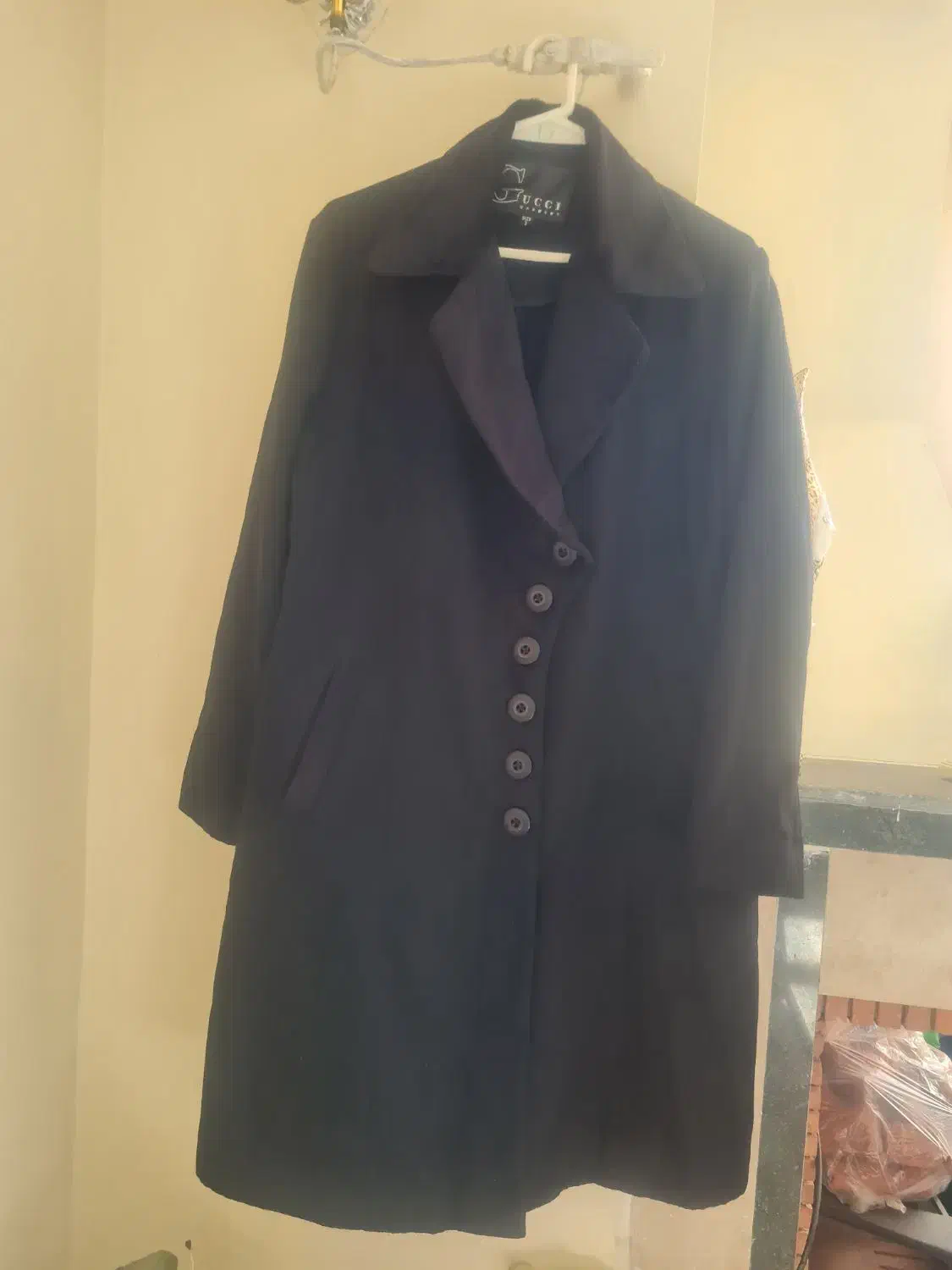 پالتو یقه انگلیسی|لباس|شیراز, آبیاری|دیوار