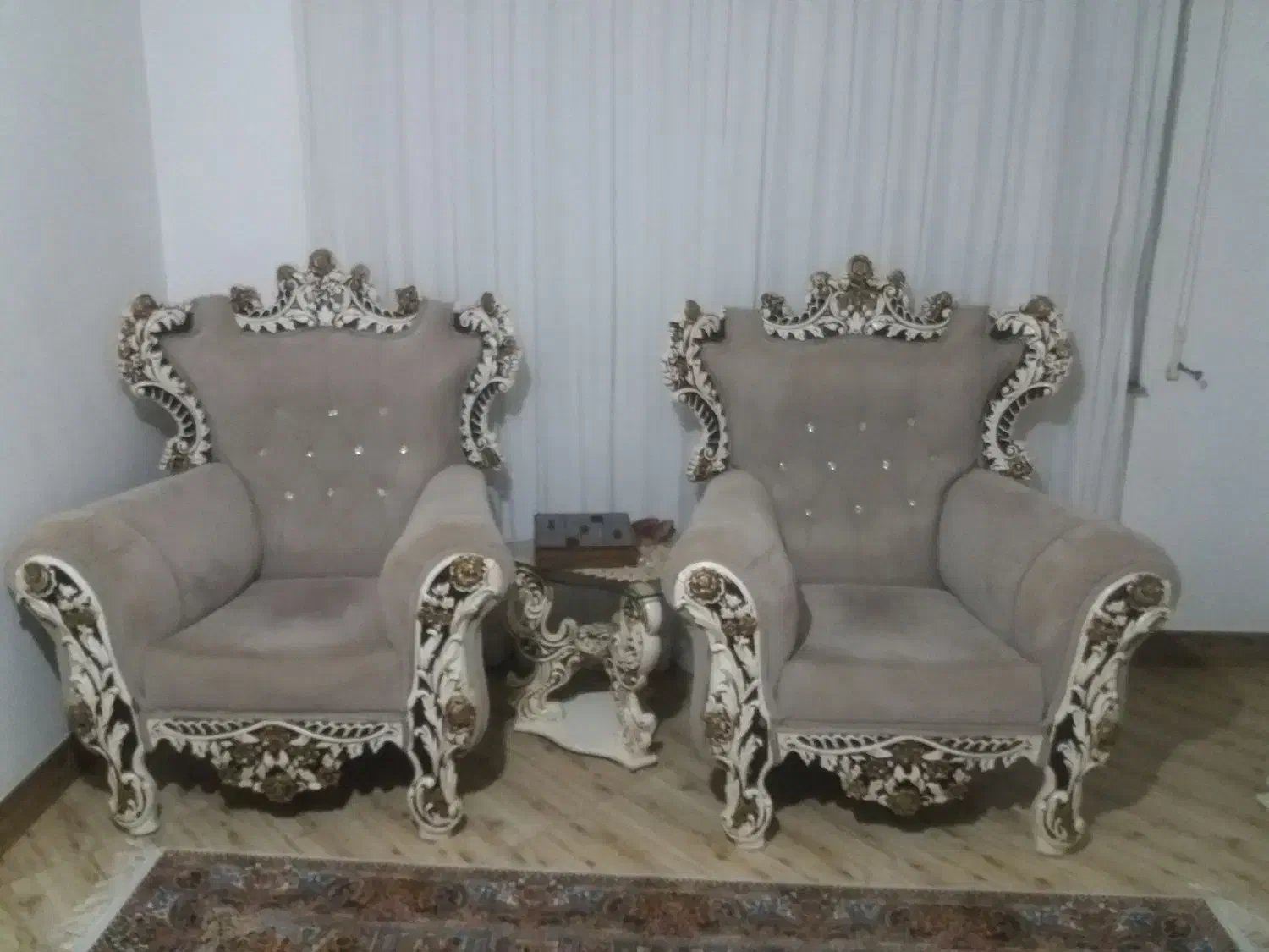 مبل سلطنتی تاج دار|مبلمان خانگی و میز عسلی|کوچصفهان, |دیوار