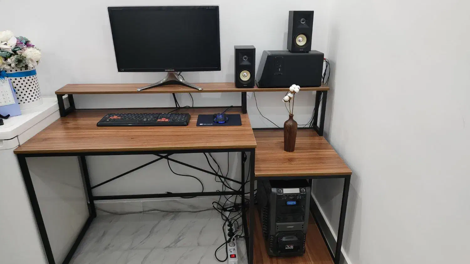 سیستم کامپیوتر همراه با میز نو|رایانه رومیزی|رشت, پیرسرا|دیوار