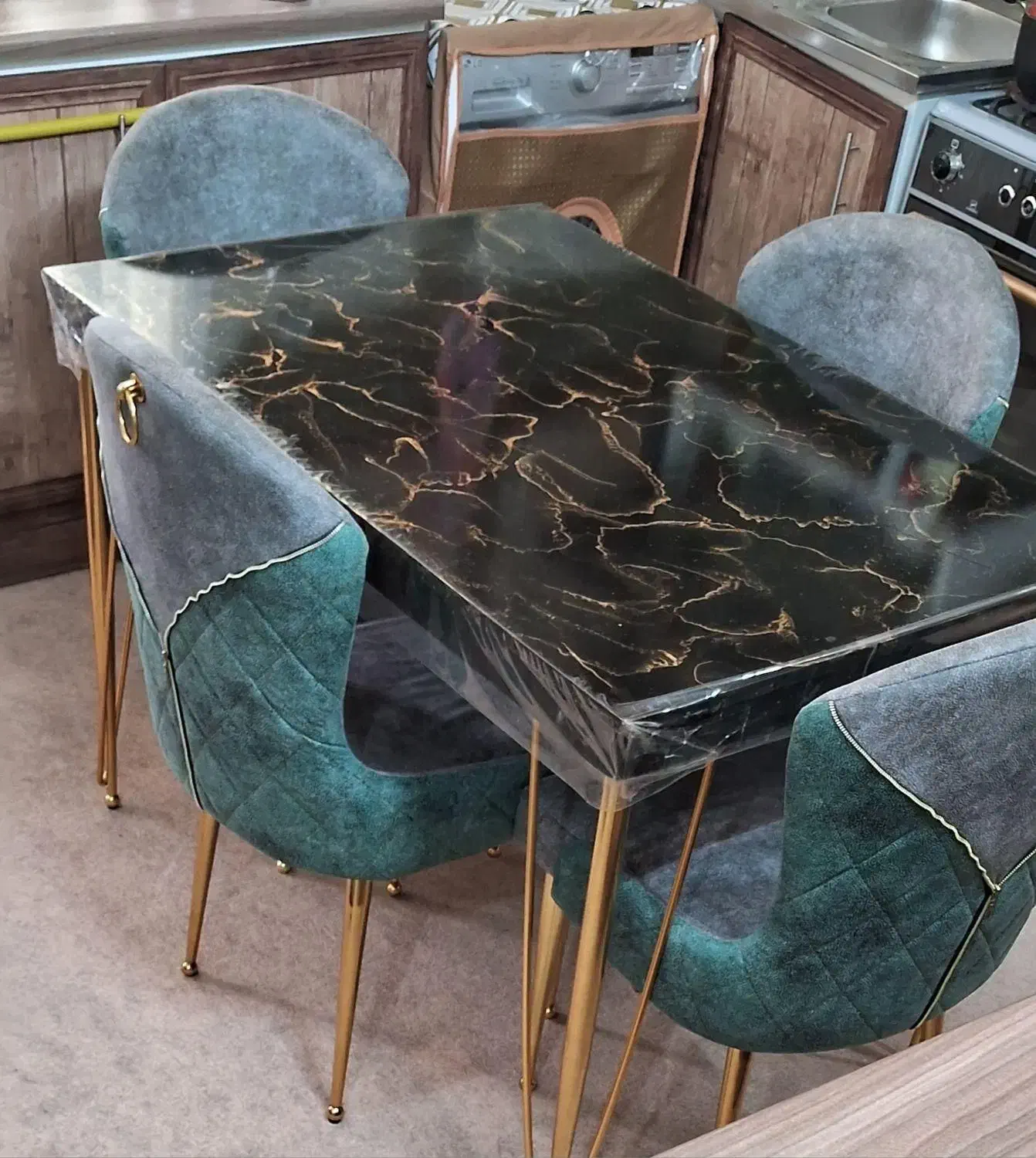 میزغذا خوری|میز و صندلی غذاخوری|قم, باغ کرباسی|دیوار