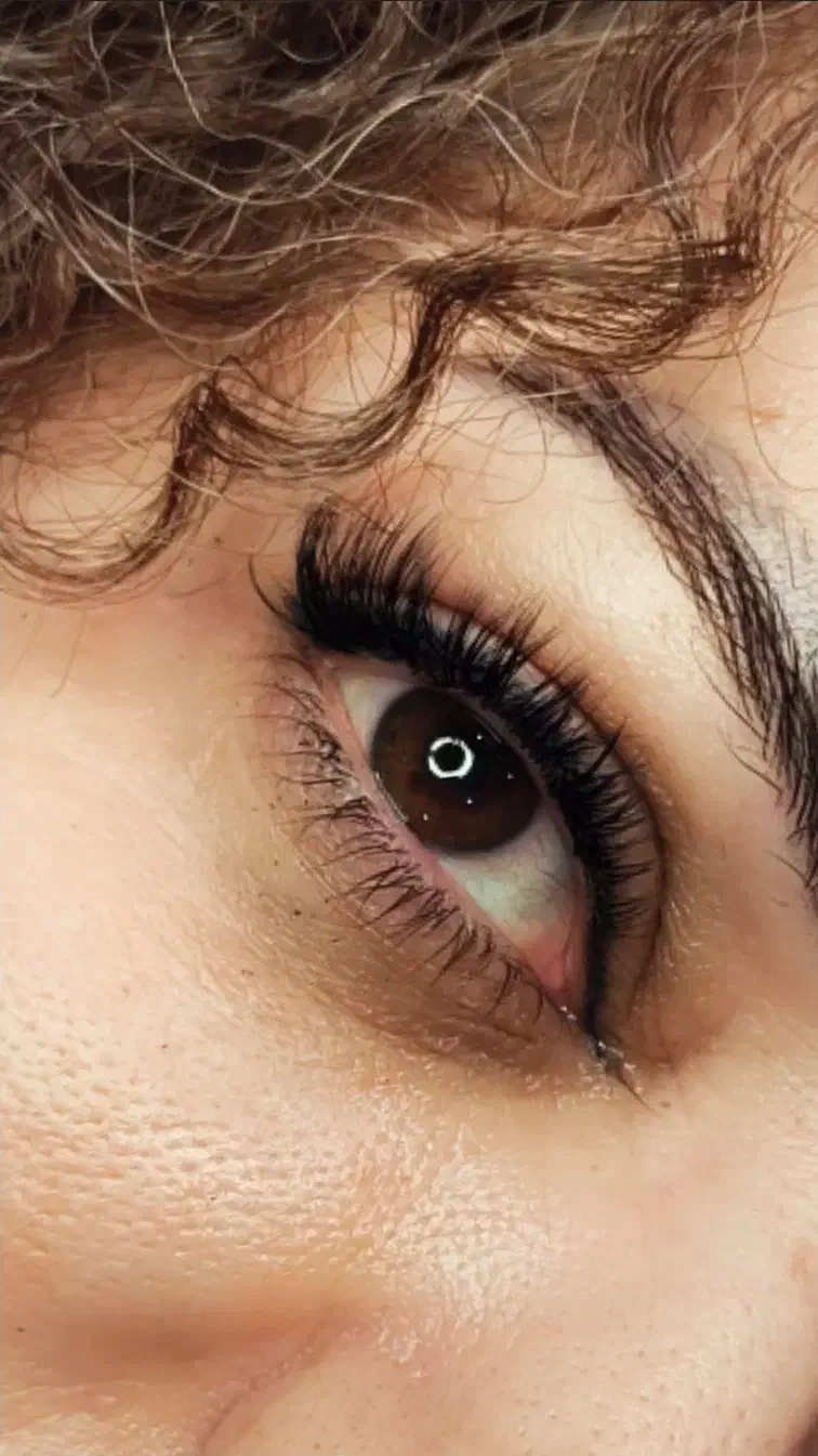 خدمات مژه و ناخن با تخفیف ۲۰٪|خدمات آرایشگری و زیبایی|شیراز, ریشمک|دیوار
