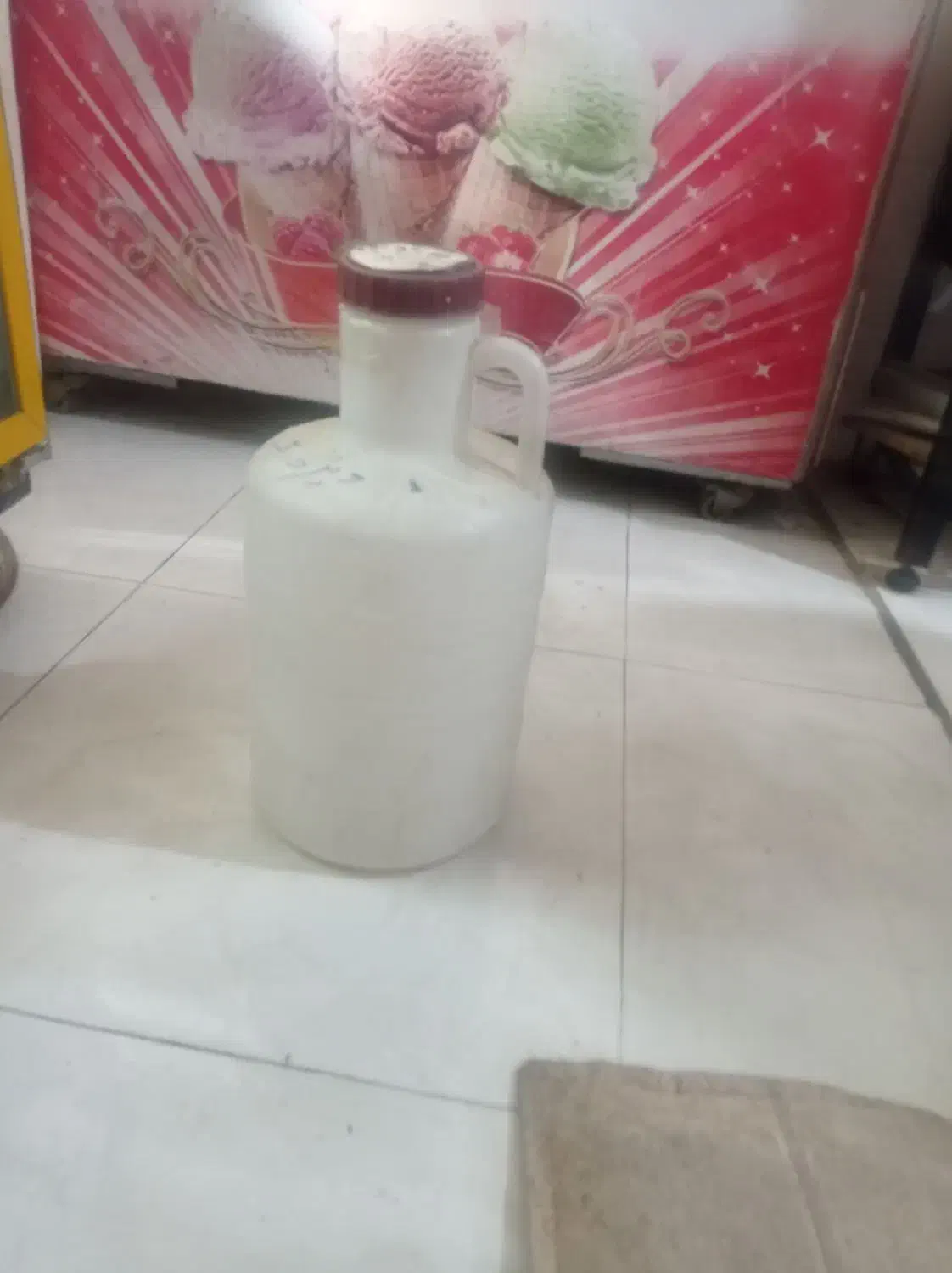 تعدادی دبه خیارشور سالم|ظروف نگهدارنده، پلاستیکی، یکبارمصرف|آشخانه, |دیوار