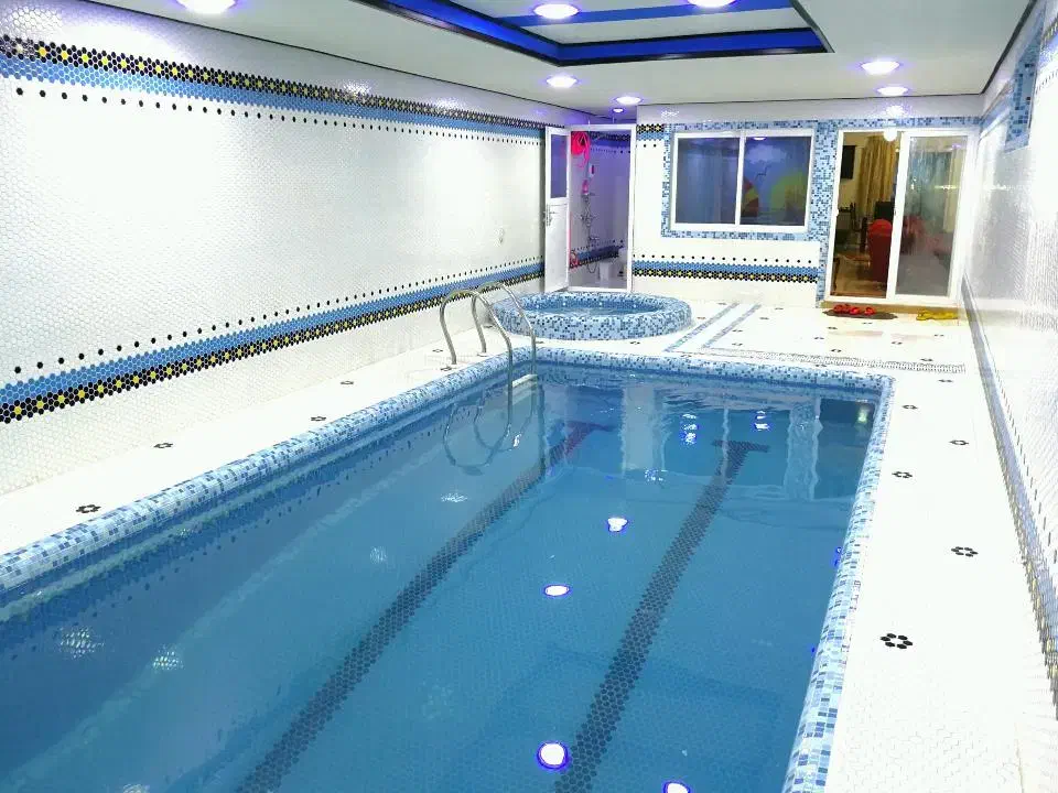 ویلا استخر و جکوزی دار دلباز|اجارهٔ کوتاه‌مدت ویلا و باغ|محمودآباد, |دیوار