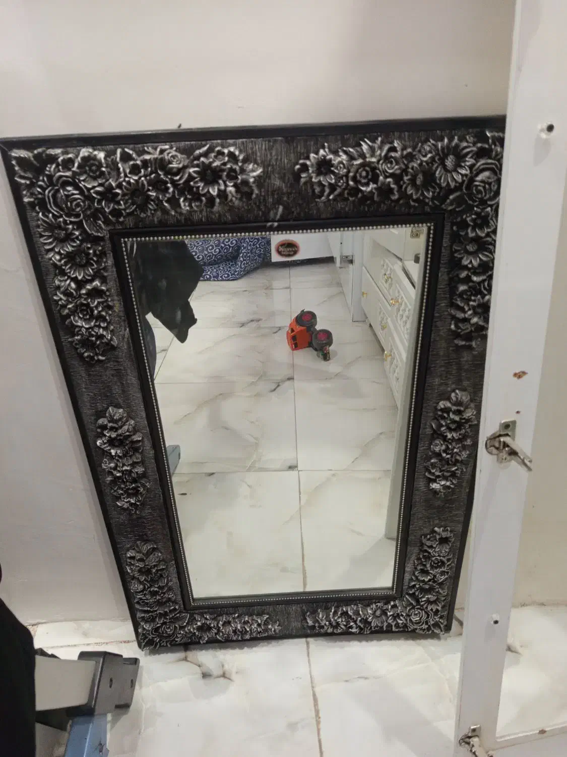 اینه|آینه|چناران, |دیوار