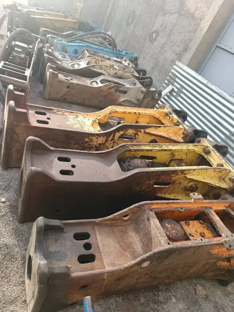 پیکور و چکش بیل هیدرولیکی|ماشین‌آلات صنعتی|اصفهان, حسین‌آباد|دیوار