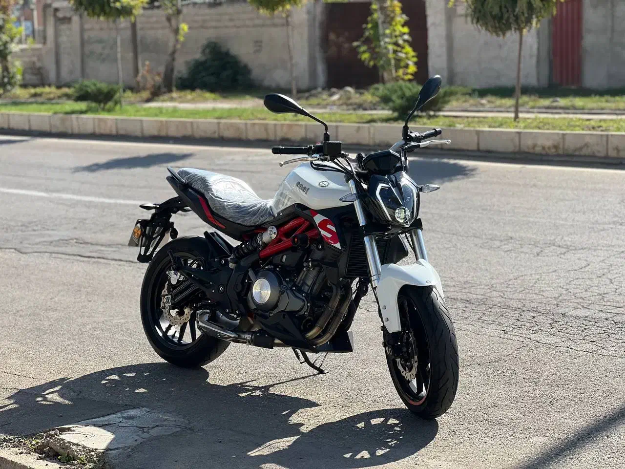 بنلی 300مدل 1400|موتورسیکلت|گنبد کاووس, |دیوار