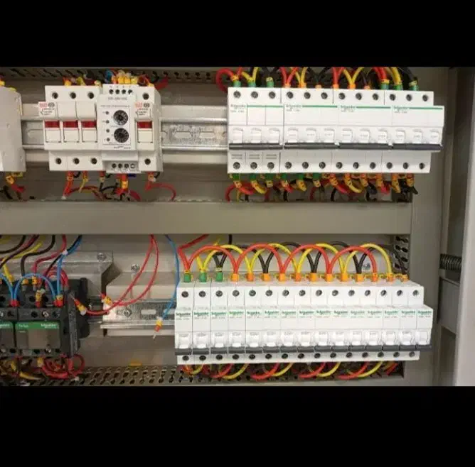 تمام برق فشار ضعیف وقوی برق کاری ساختمانی خدماتی|خدمات پیشه و مهارت|کرج, باغستان|دیوار