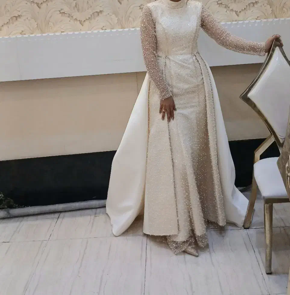 لباس مجلسی|لباس|قدس, شهر‌قدس|دیوار