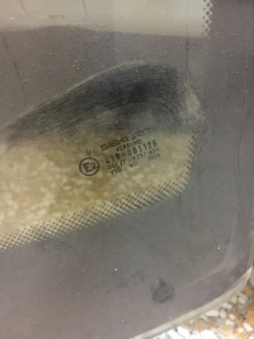 لوازم یدک بنز  شیشه جلو اطاق 124|قطعات یدکی و لوازم جانبی|تهران, فلسطین (میدان انقلاب)|دیوار