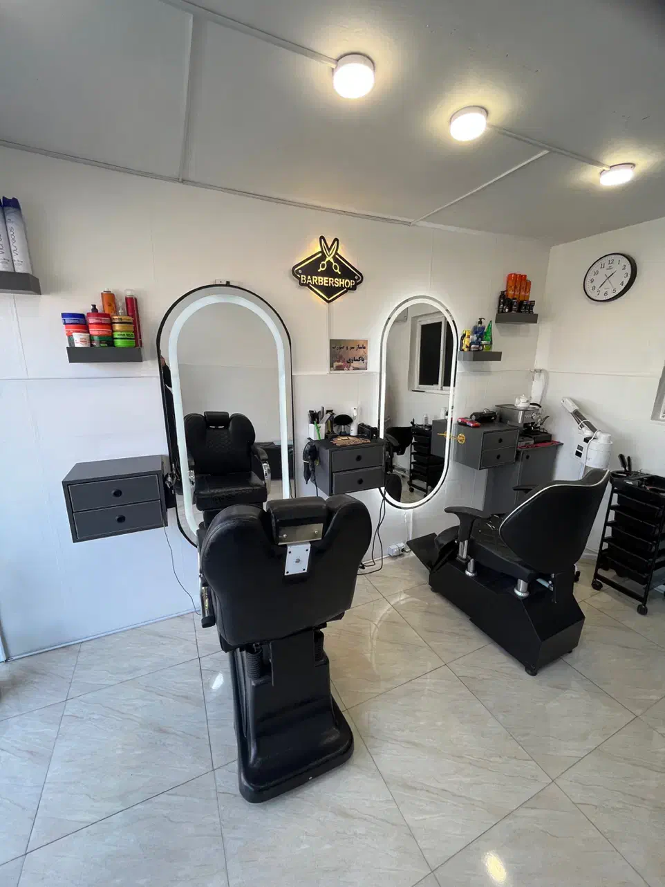 جذب آرایشگر ماهر (درصدی)ودستیار با حقوق مناسب|استخدام درمانی، زیبایی، بهداشتی|رشت, پیرکلاچای|دیوار