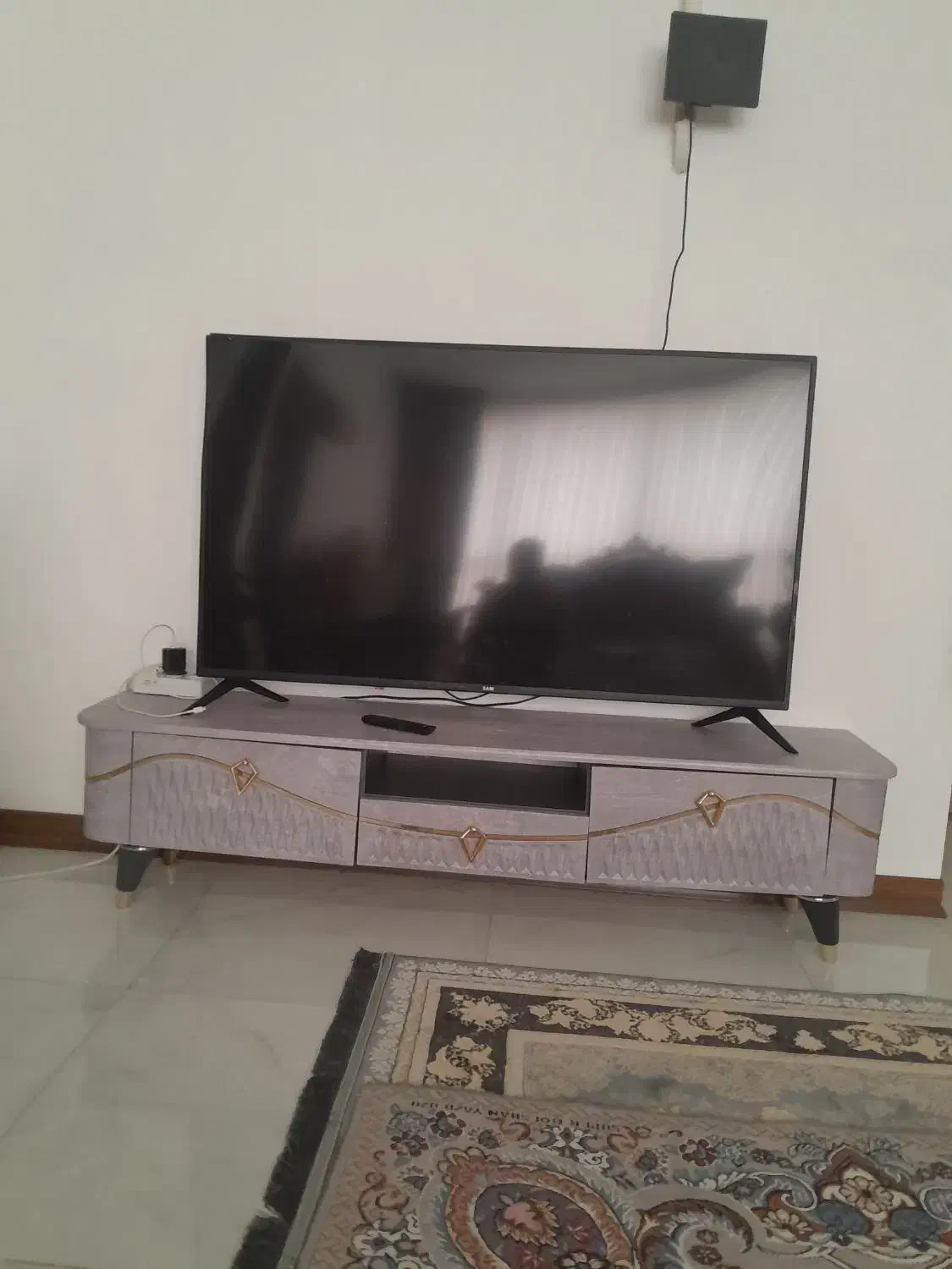 تلویزیون ۵۵سام|تلویزیون و پروژکتور|ملایر, |دیوار