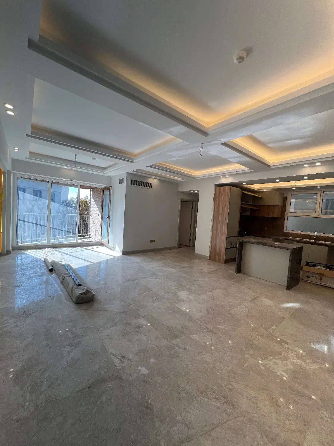 ۱۰۵ متر۲ خواب نوساز فرعی بلوار کاوه ورودی لابی