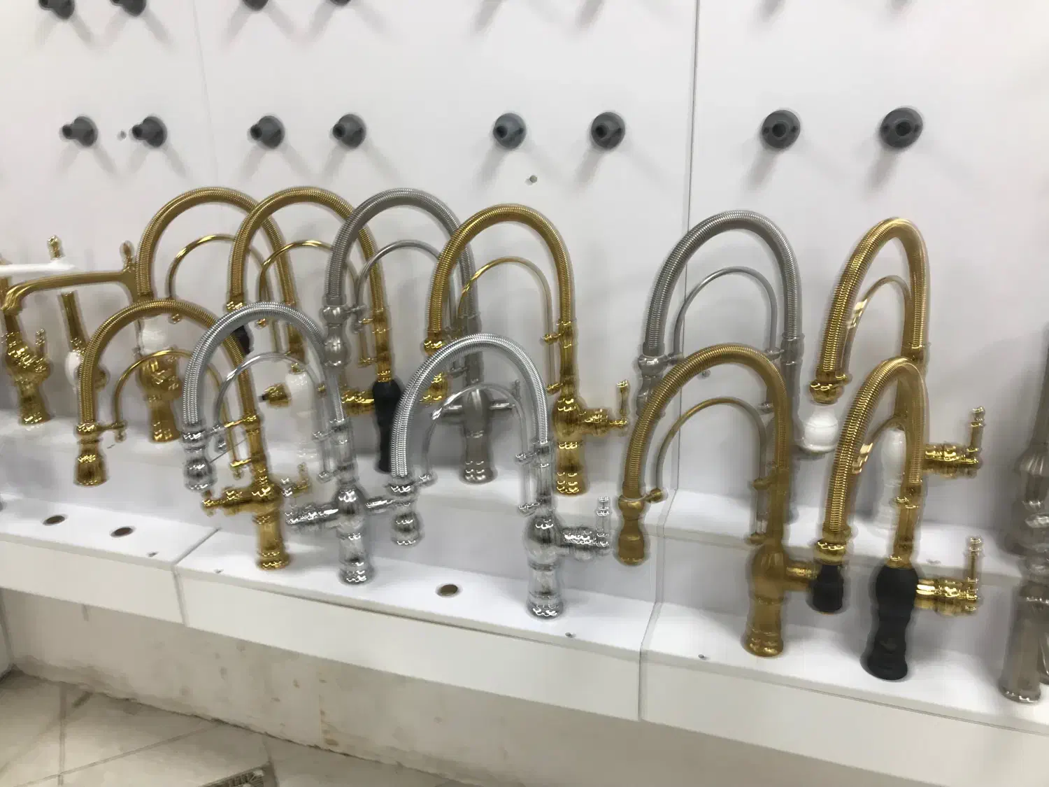 تولید شیرالات پنل دوش سینگ پیانویی|لوازم سرویس بهداشتی|تهران, فرودگاه مهرآباد|دیوار