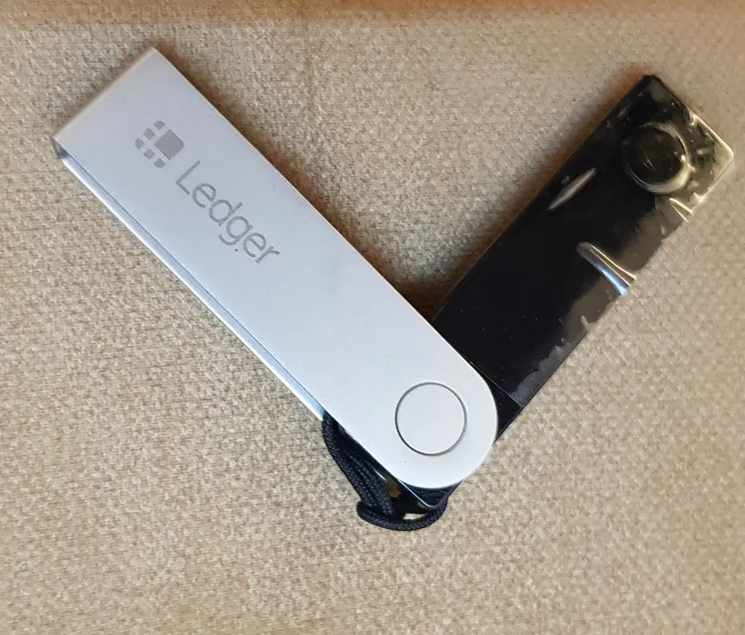 کیف پول سخت افزاری لجر نانو ایکس (ledger nano x)|قطعات و لوازم جانبی رایانه|اصفهان, آبشار|دیوار