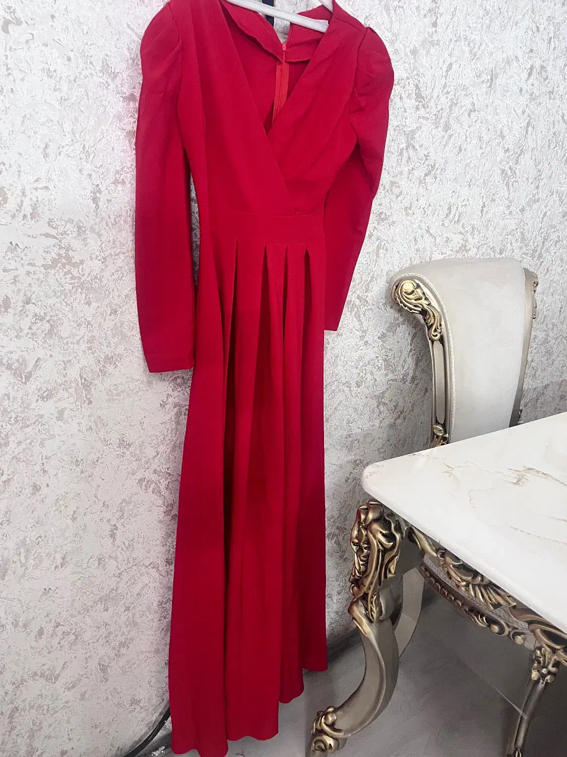 لباس مجلسی|لباس|خوی, |دیوار