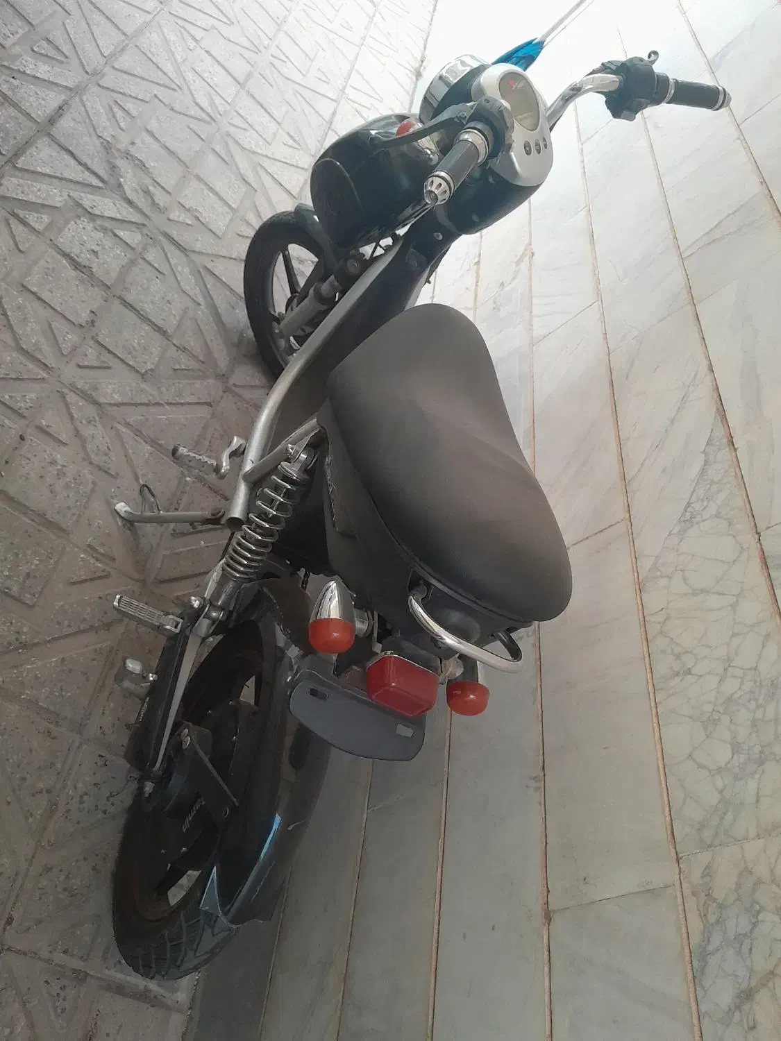موتور برقی ثمین|موتورسیکلت|اندیشه, اندیشه فاز ۳|دیوار