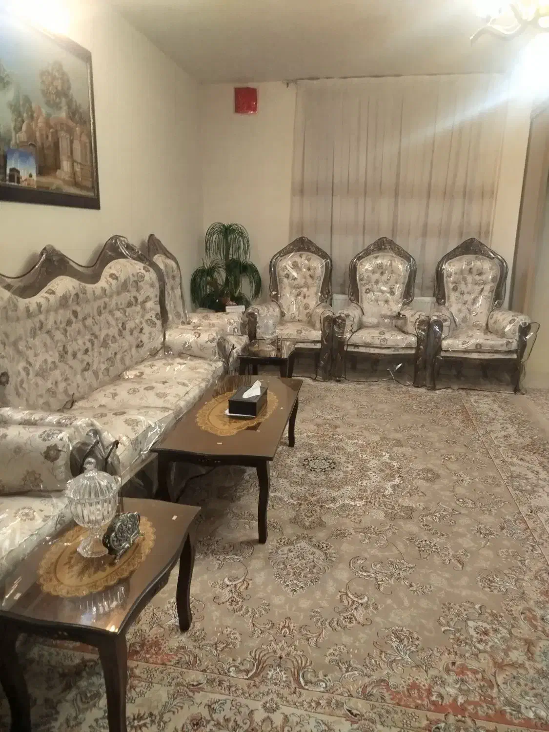 مبل 9نفره‌ درحد نو باعسلیها|مبلمان خانگی و میز عسلی|گلبهار, شهر جدید گلبهار|دیوار