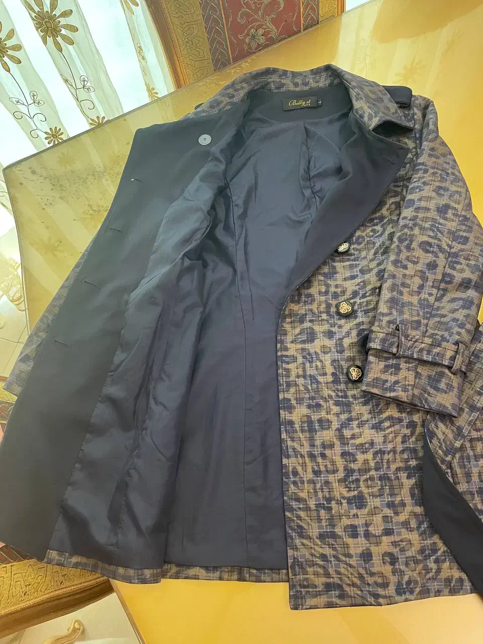 لباس زنانه|لباس|مشهد, کوشش|دیوار