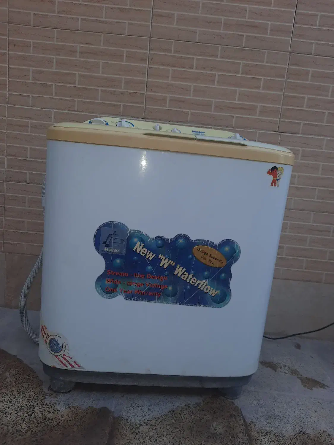 ماشین لباسشویی|ماشین لباسشویی و خشک‌کن لباس|ابریشم, |دیوار