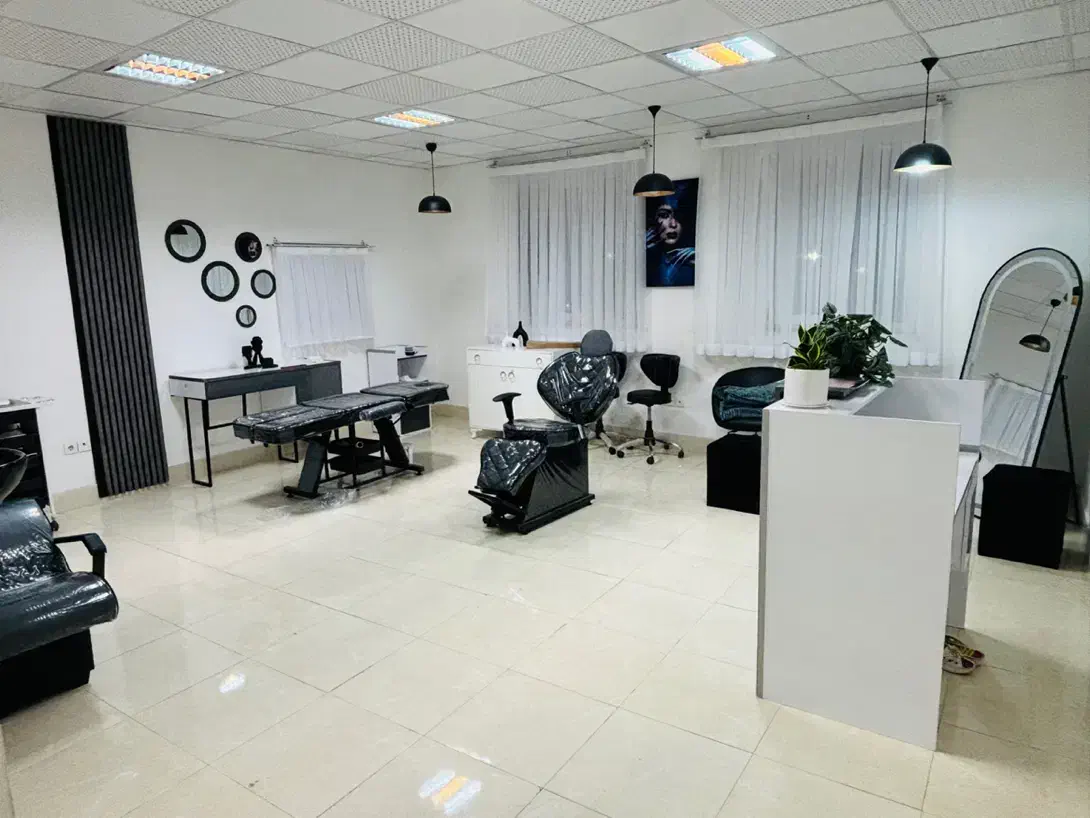 اجاره سالن زیبایی با لوازم|اجارهٔ دفتر کار، اتاق اداری، مطب|بیرجند, |دیوار